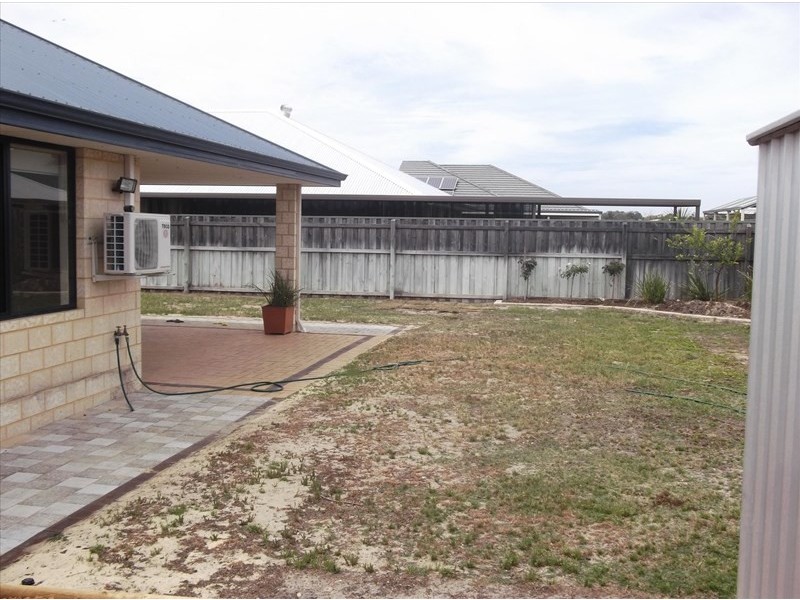 6 Hoyton Close, Ellenbrook WA 6069