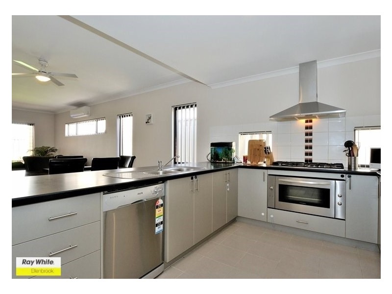 10 Celadon Terrace, Aveley WA 6069