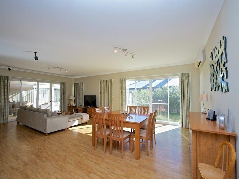 14 Simmonds Pass, Ellenbrook WA 6069