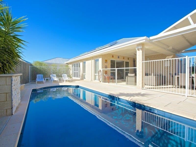 14 Simmonds Pass, Ellenbrook WA 6069