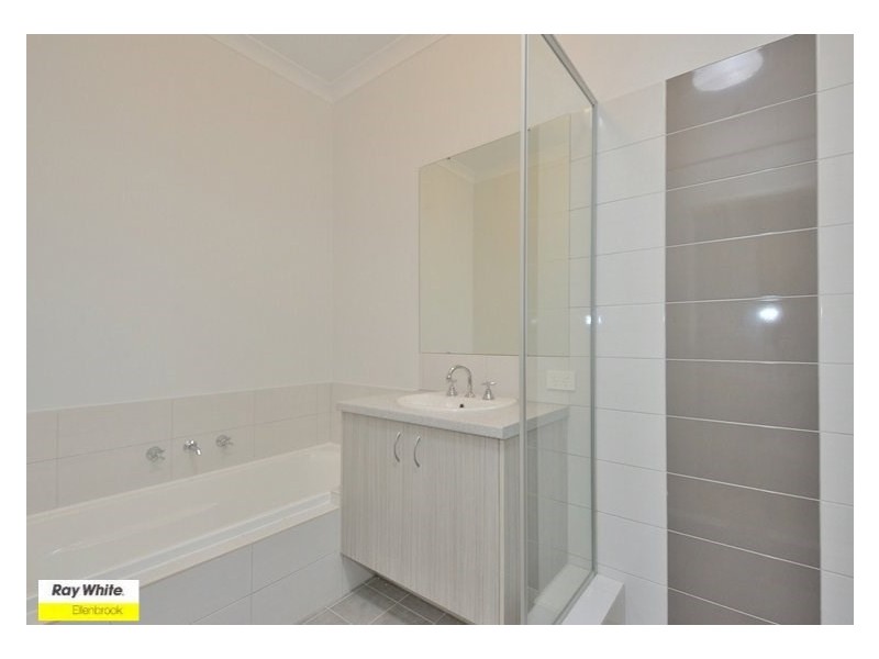 25 Oval Vista, Ellenbrook WA 6069