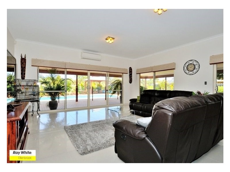 1 Moseley Drive, The Vines WA 6069