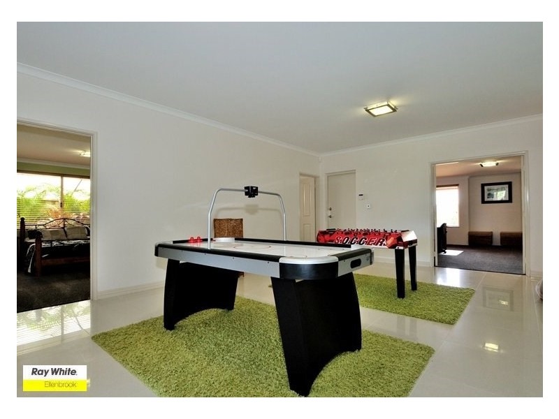 1 Moseley Drive, The Vines WA 6069