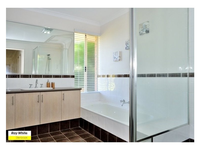 1 Moseley Drive, The Vines WA 6069