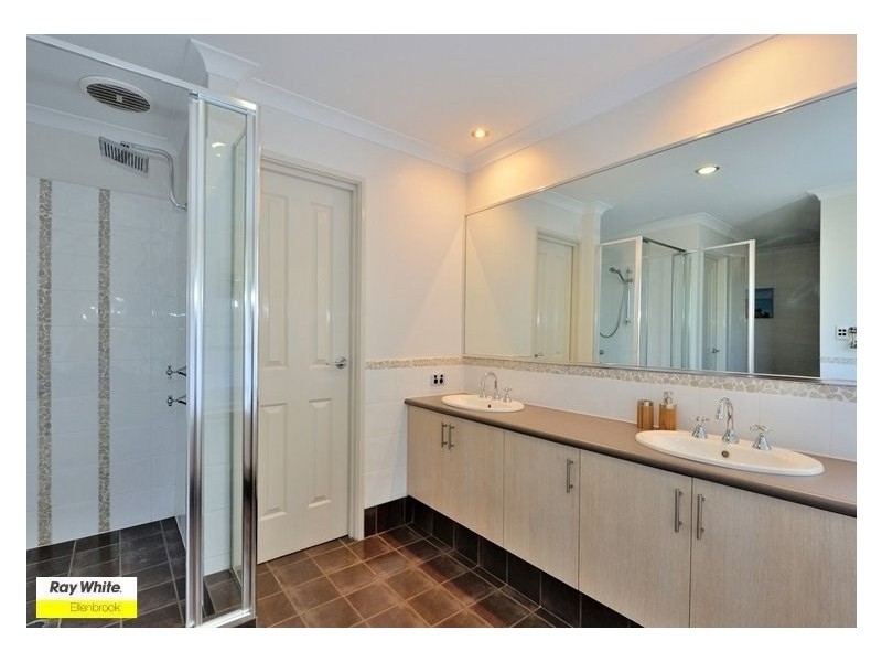 1 Moseley Drive, The Vines WA 6069