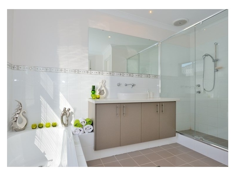 4 Lago Prom, Aveley WA 6069