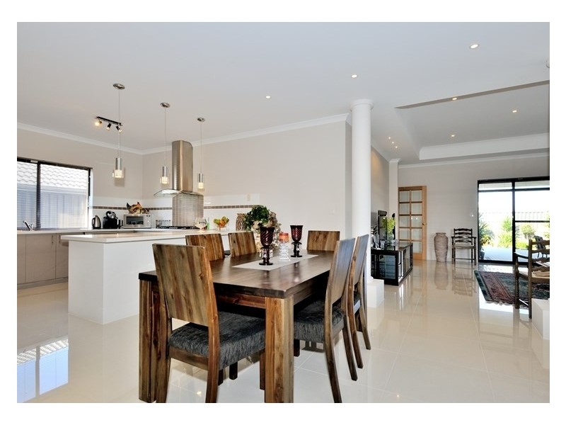 4 Lago Prom, Aveley WA 6069