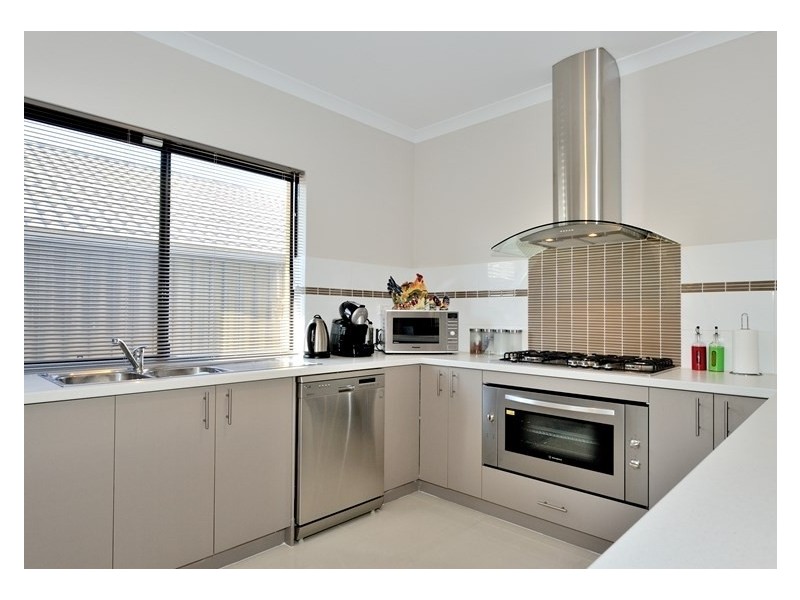 4 Lago Prom, Aveley WA 6069