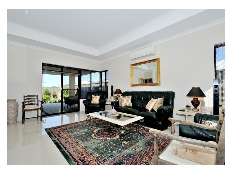 4 Lago Prom, Aveley WA 6069