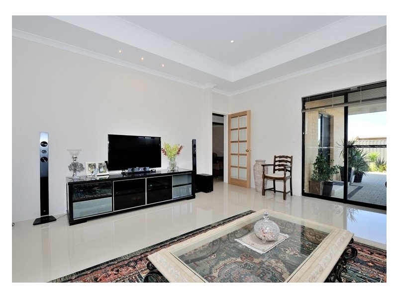 4 Lago Prom, Aveley WA 6069