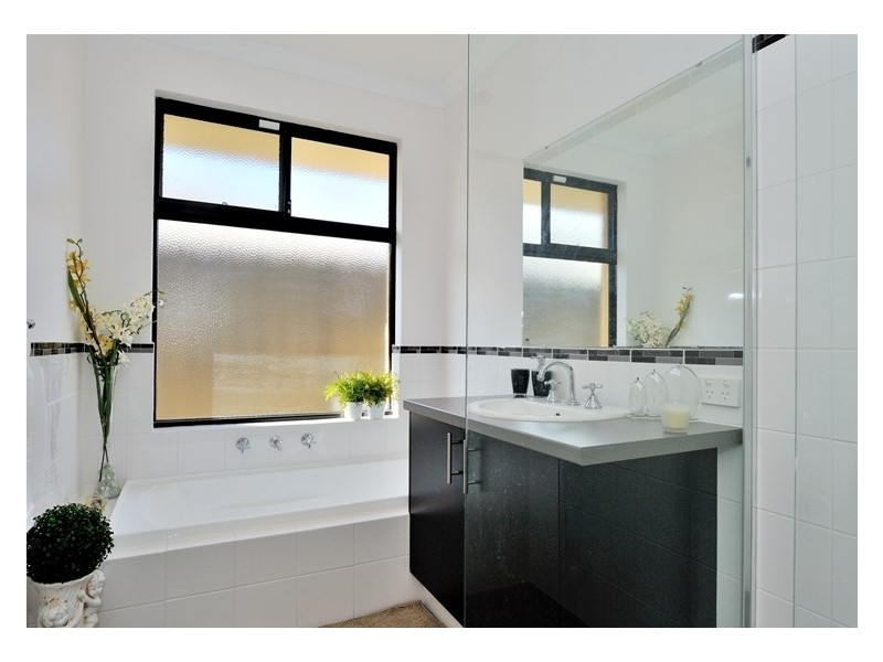 4 Lago Prom, Aveley WA 6069