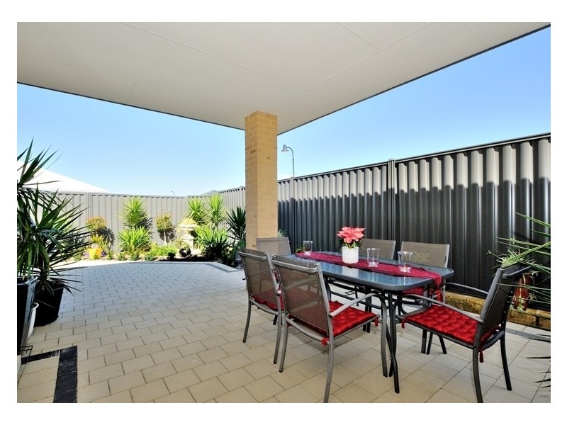 4 Lago Prom, Aveley WA 6069