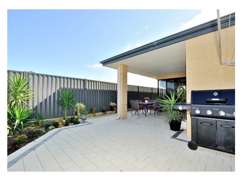 4 Lago Prom, Aveley WA 6069