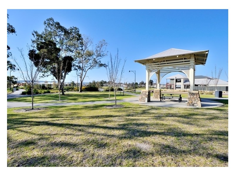 4 Lago Prom, Aveley WA 6069