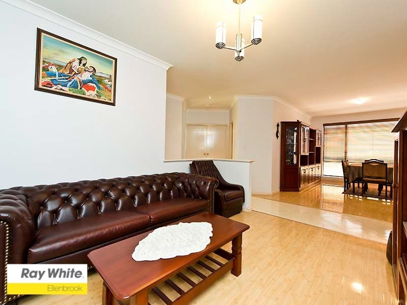 21 Devereux Crescent, Aveley WA 6069