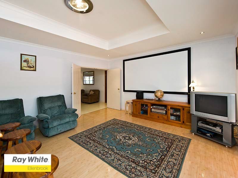 21 Devereux Crescent, Aveley WA 6069