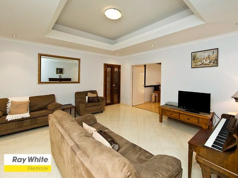 21 Devereux Crescent, Aveley WA 6069