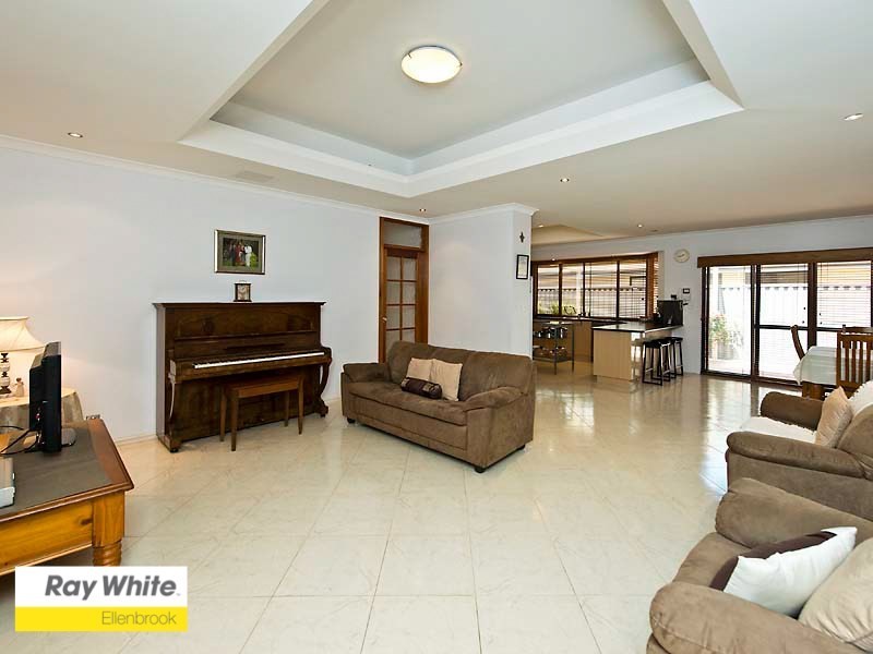 21 Devereux Crescent, Aveley WA 6069