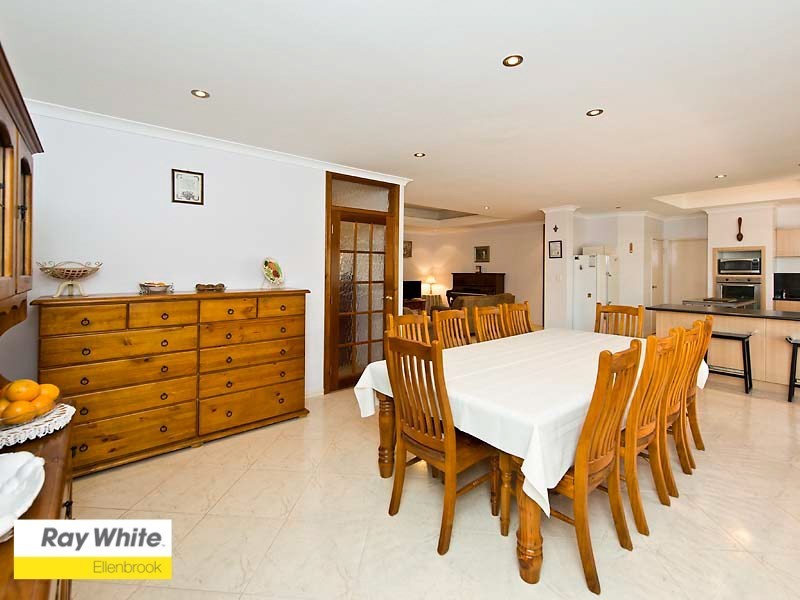 21 Devereux Crescent, Aveley WA 6069