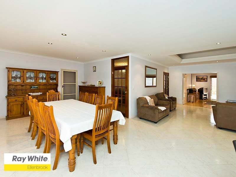 21 Devereux Crescent, Aveley WA 6069