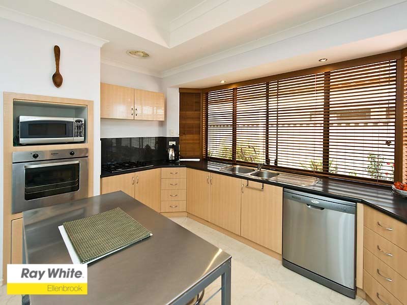 21 Devereux Crescent, Aveley WA 6069