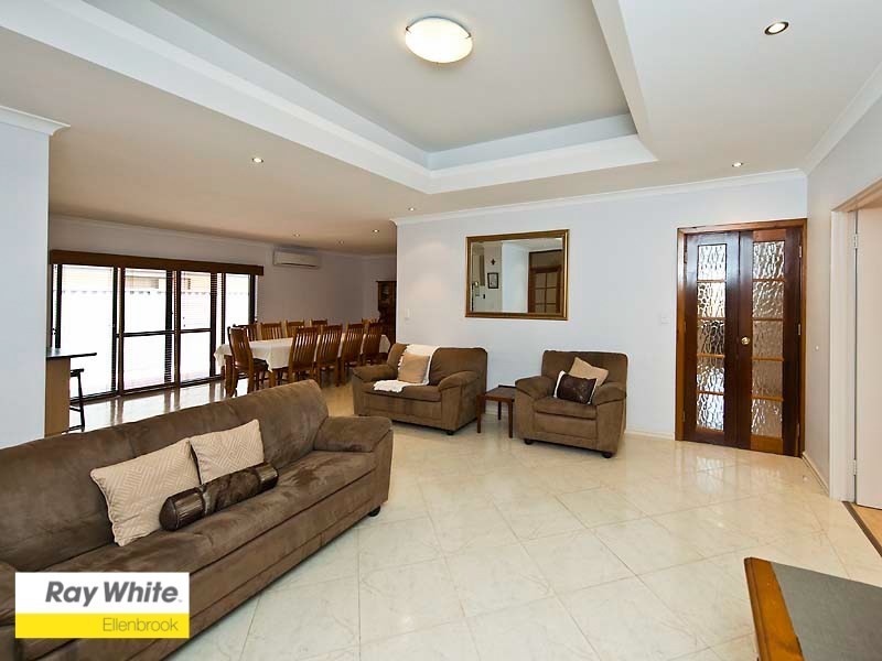 21 Devereux Crescent, Aveley WA 6069