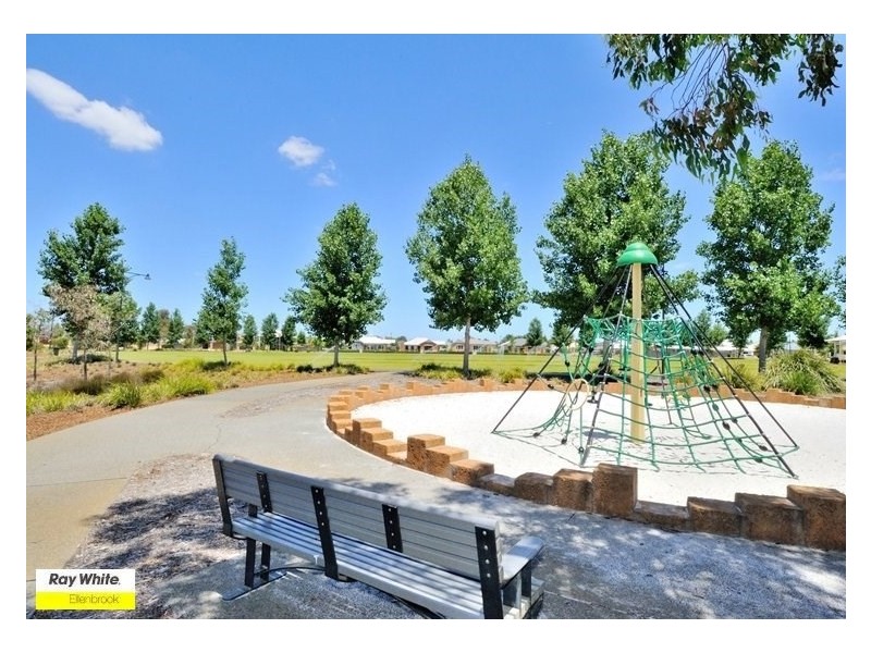 85 Neary Boulevard, Aveley WA 6069