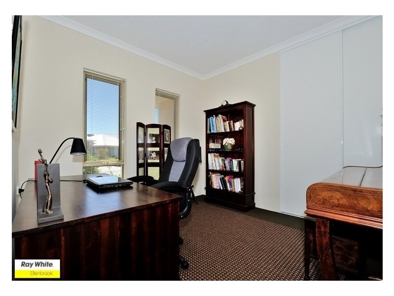 6 Vellum Loop, Aveley WA 6069