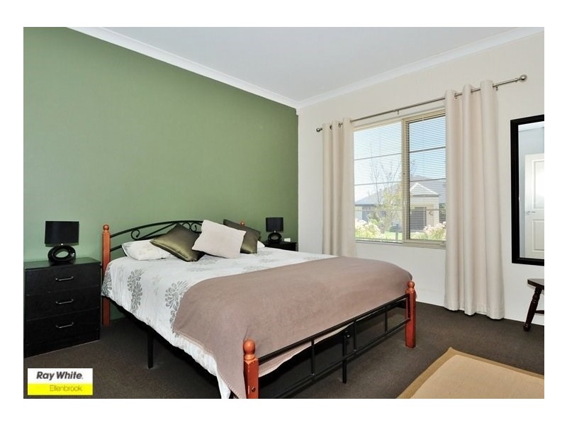 6 Vellum Loop, Aveley WA 6069