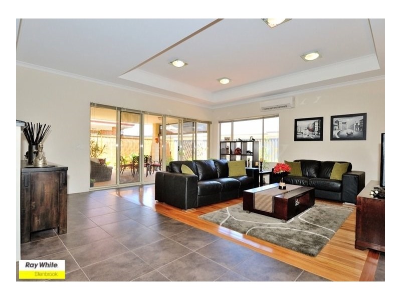 6 Vellum Loop, Aveley WA 6069