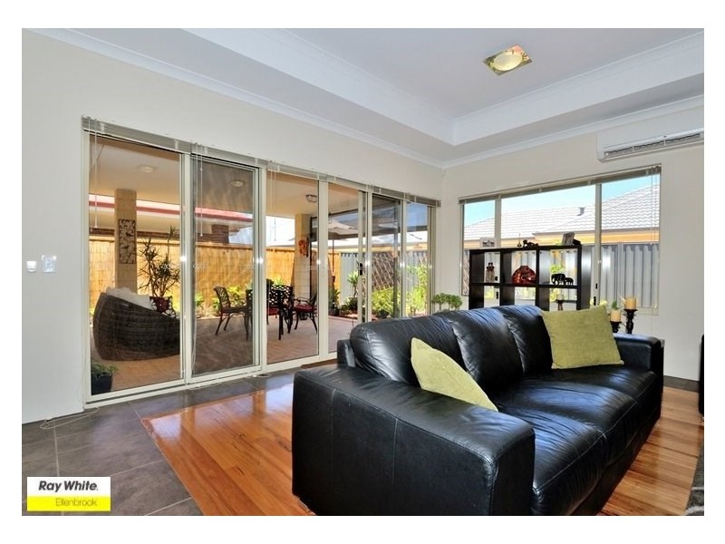 6 Vellum Loop, Aveley WA 6069