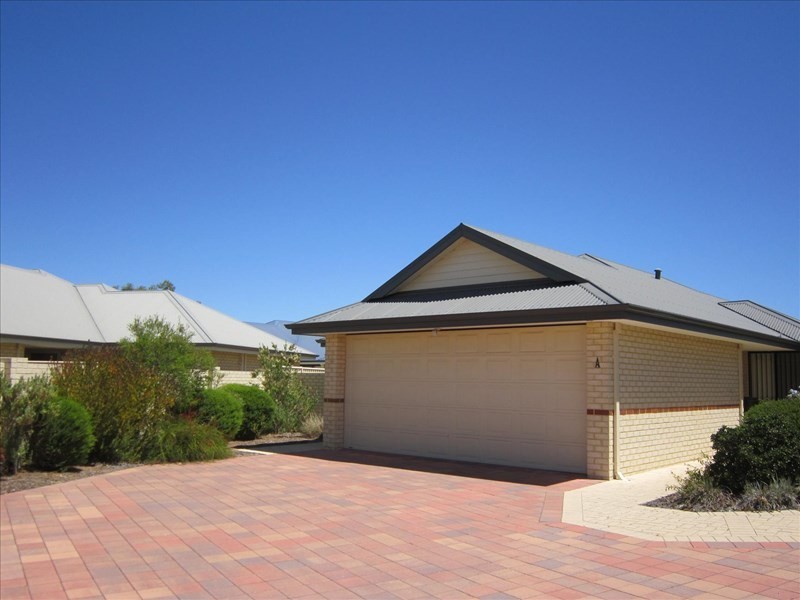 8a Barnfield Drive, Ellenbrook WA 6069