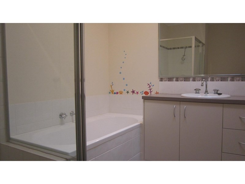 8a Barnfield Drive, Ellenbrook WA 6069