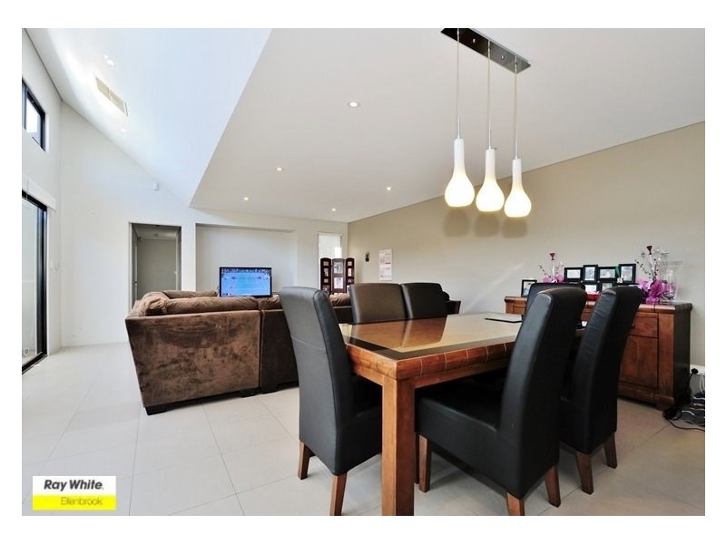 18 Dunrobin Drive, Ellenbrook WA 6069