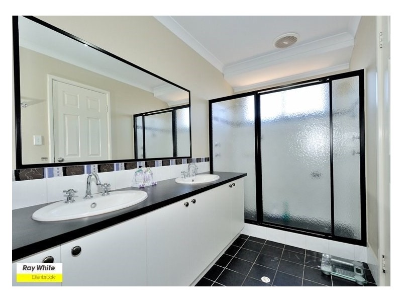 4 Manila Way, Aveley WA 6069