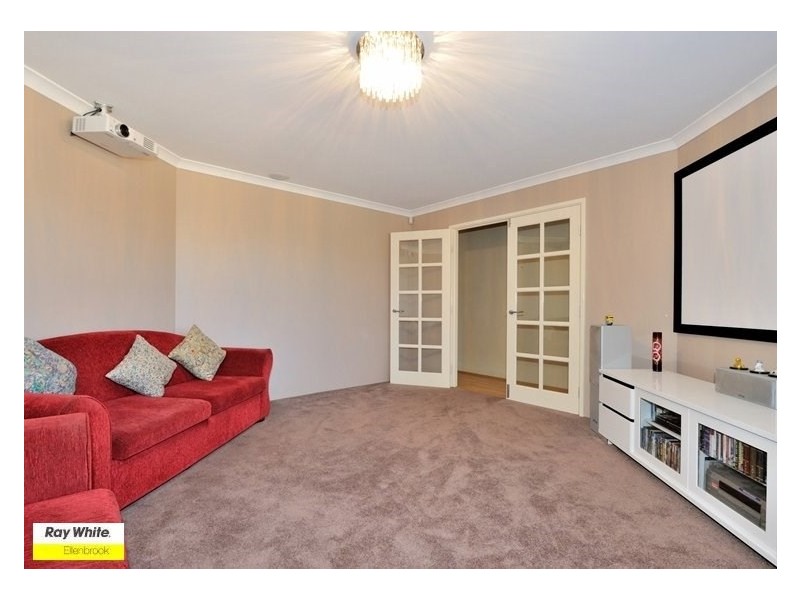 4 Manila Way, Aveley WA 6069