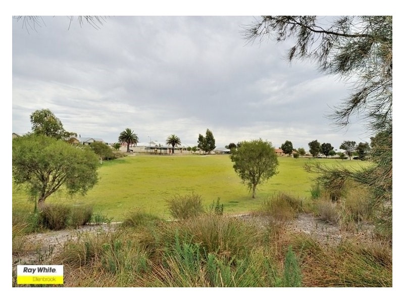 36 Simmonds Pass, Ellenbrook WA 6069