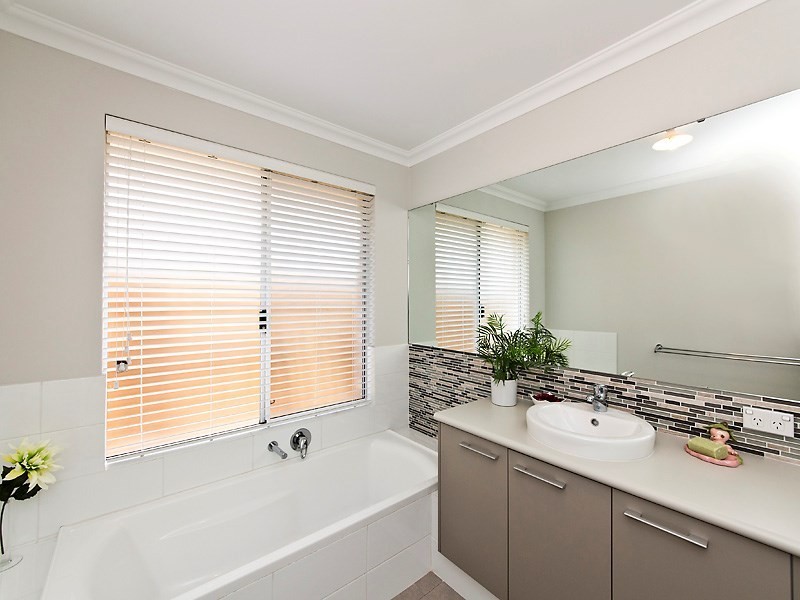 27 Delapre Drive, The Vines WA 6069