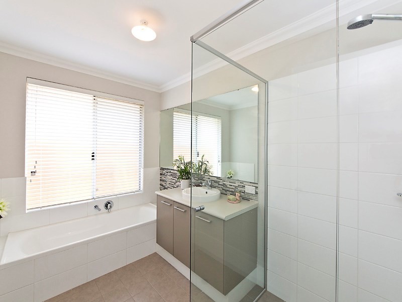 27 Delapre Drive, The Vines WA 6069