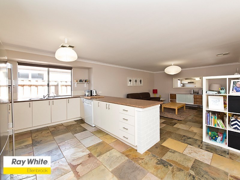 35 Pineroo Terrace, Ellenbrook WA 6069