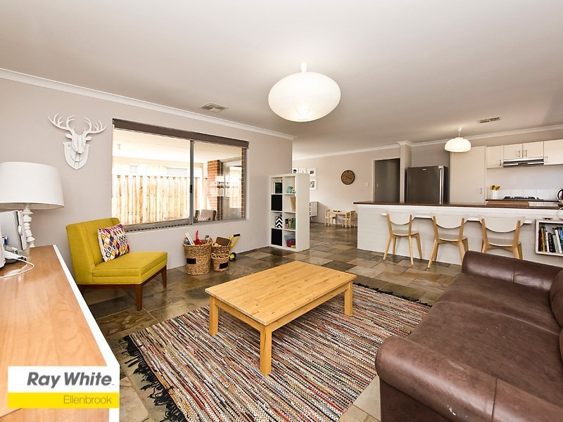 35 Pineroo Terrace, Ellenbrook WA 6069