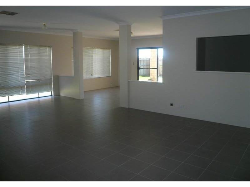 19 Hartley Pass, Ellenbrook WA 6069