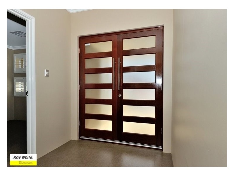 18 Edgecombe Pass, Aveley WA 6069