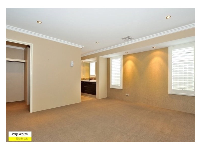 18 Edgecombe Pass, Aveley WA 6069