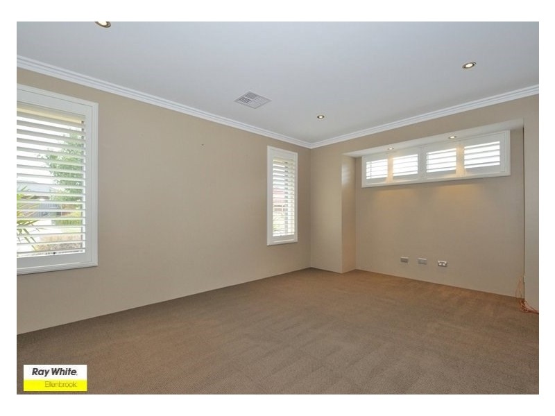 18 Edgecombe Pass, Aveley WA 6069