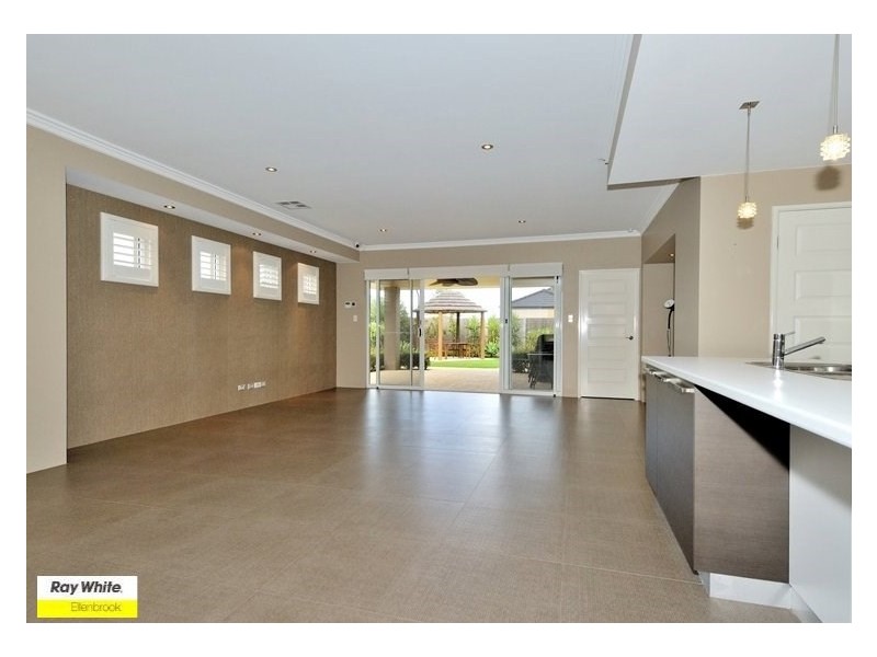 18 Edgecombe Pass, Aveley WA 6069