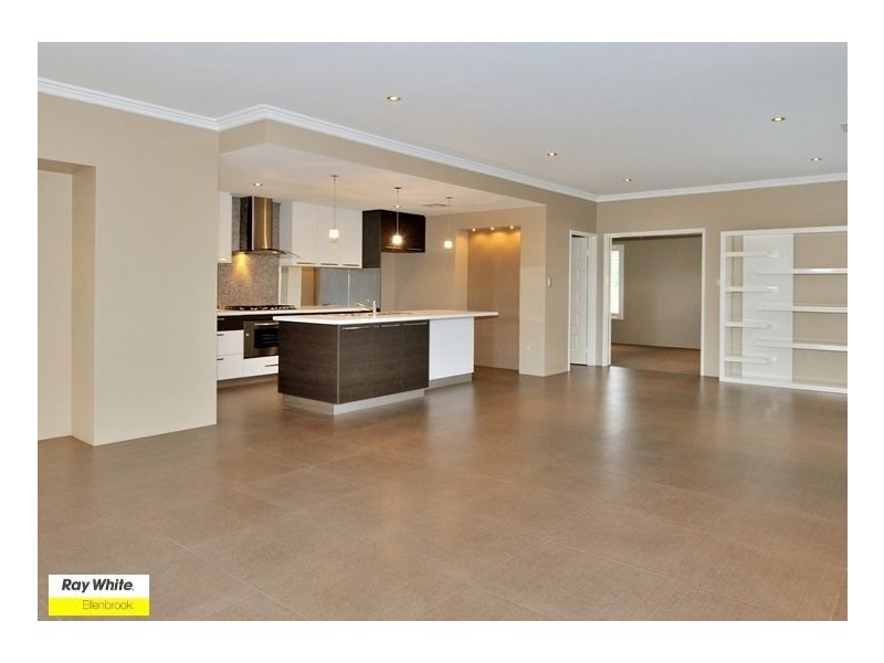 18 Edgecombe Pass, Aveley WA 6069