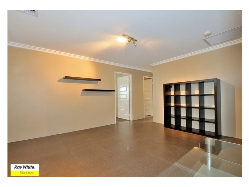 18 Edgecombe Pass, Aveley WA 6069