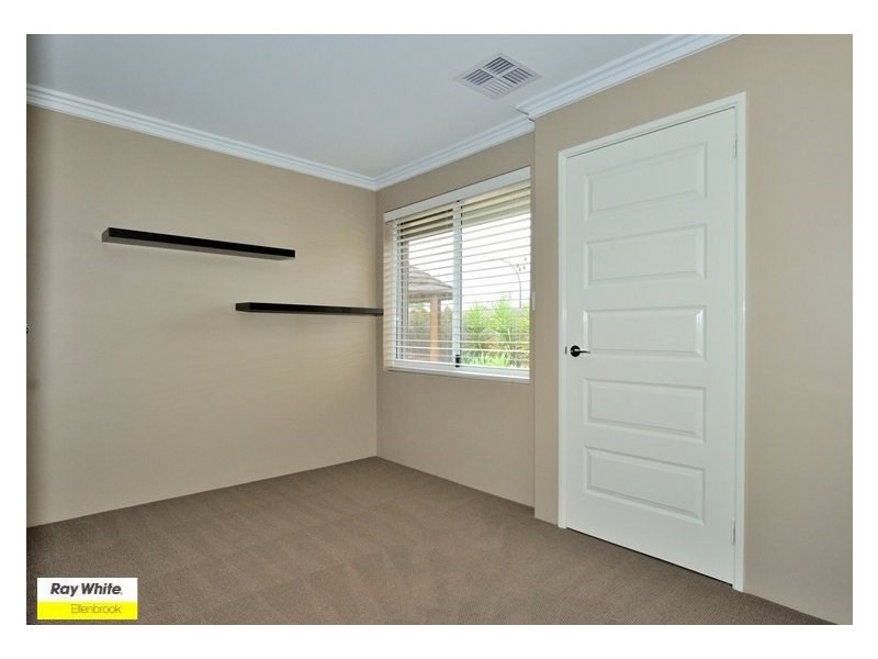 18 Edgecombe Pass, Aveley WA 6069