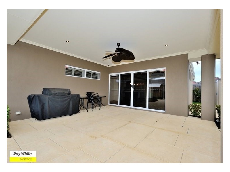 18 Edgecombe Pass, Aveley WA 6069